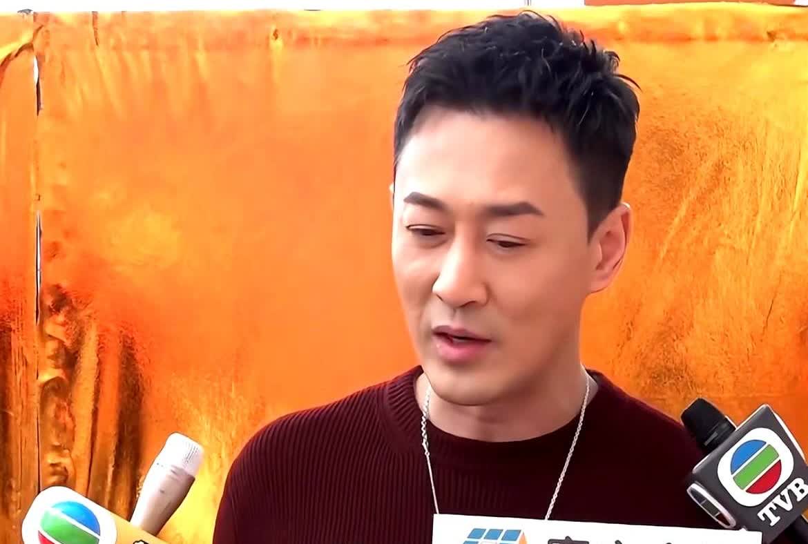林峯演唱会尾场，古天乐出现一起拜拜，古老板出场大佬气质果然气场全开。古天