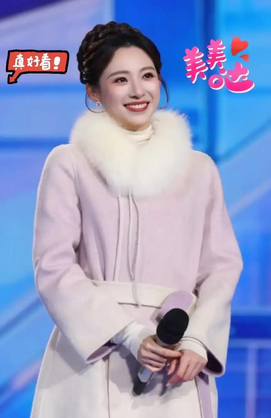 零下10度穿短袖彩排，她一句话救场央视跨年后台，孙颖莎发现女主持礼服单薄，