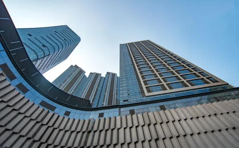地产突然崛起不管如何对当下夯实经济底色很重要股市往往先行经济如果资本市场