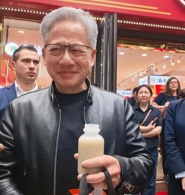 黄仁勋为什么只有3.5%的英伟达股份？首先说清楚，黄仁勋的股份没被抢、没弄丢