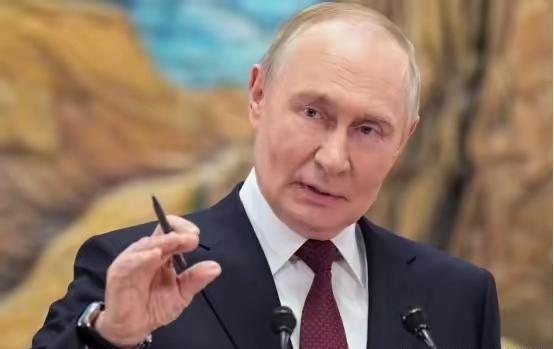 普京给了俄罗斯，三百年来最大的觉醒！有专家认为，普京才是真正看清形势的人，因为在