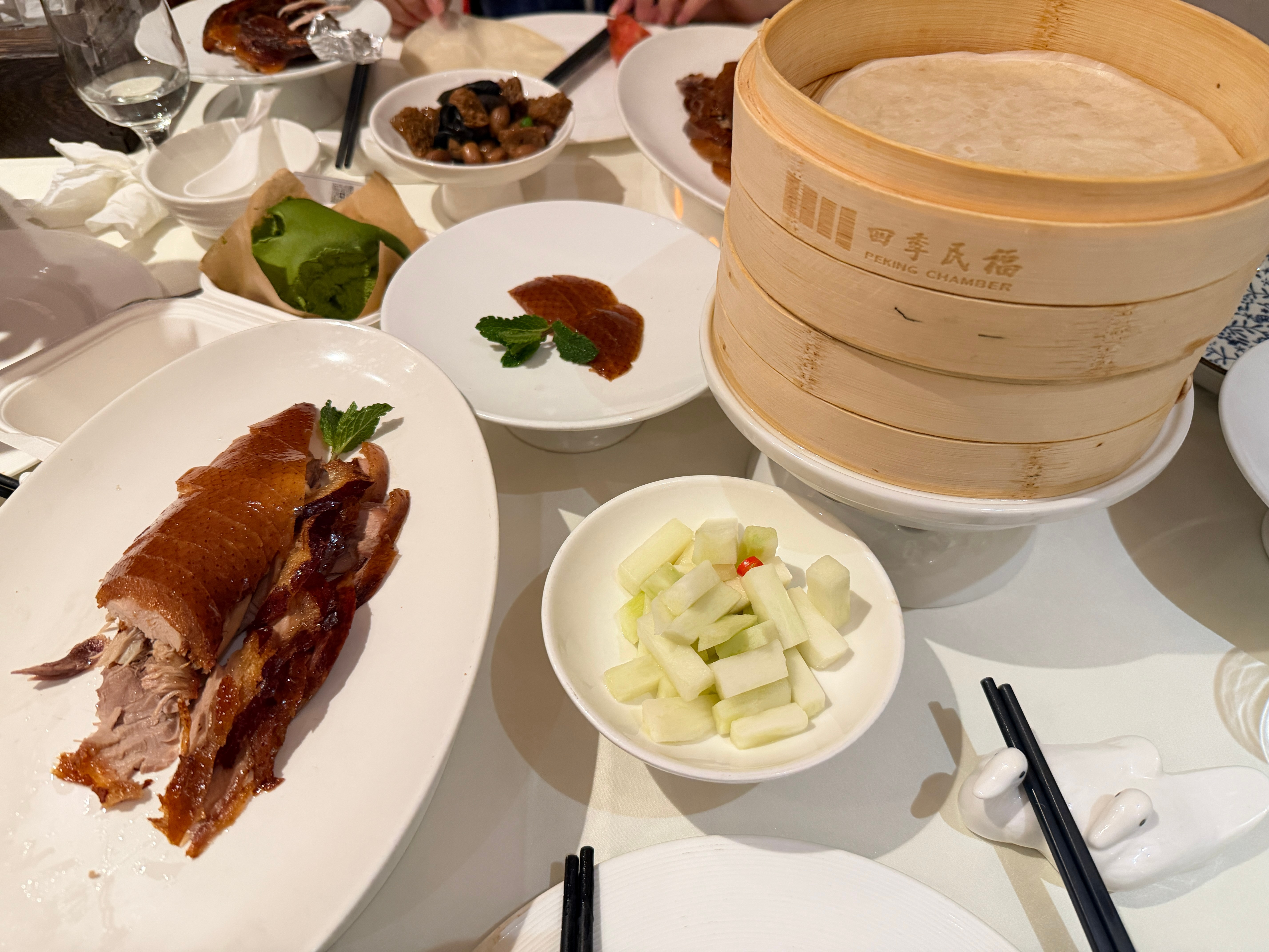 四季民福只要避过周五周六真是可以随时上桌的（昨儿这个点排了一百多位…