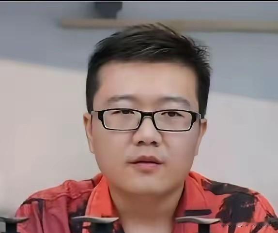 “袁励岑王艺迪赢了莎头有上亚运会的希望吗”？有人直播间这样问莱维。莱维的回答干脆