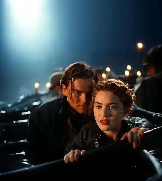 电影中的泰坦尼克号沉没时：优先让妇女、儿童、老人优先上救生艇，这被认为是西方文明