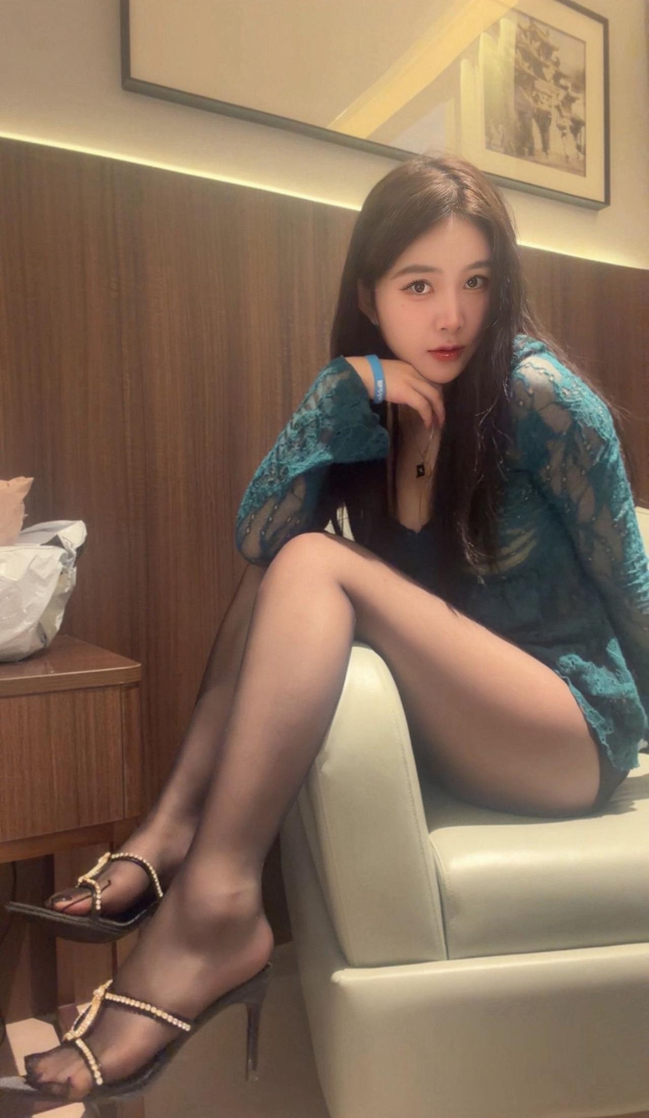 女生如何穿搭看起来时尚更有品味呢日常表白