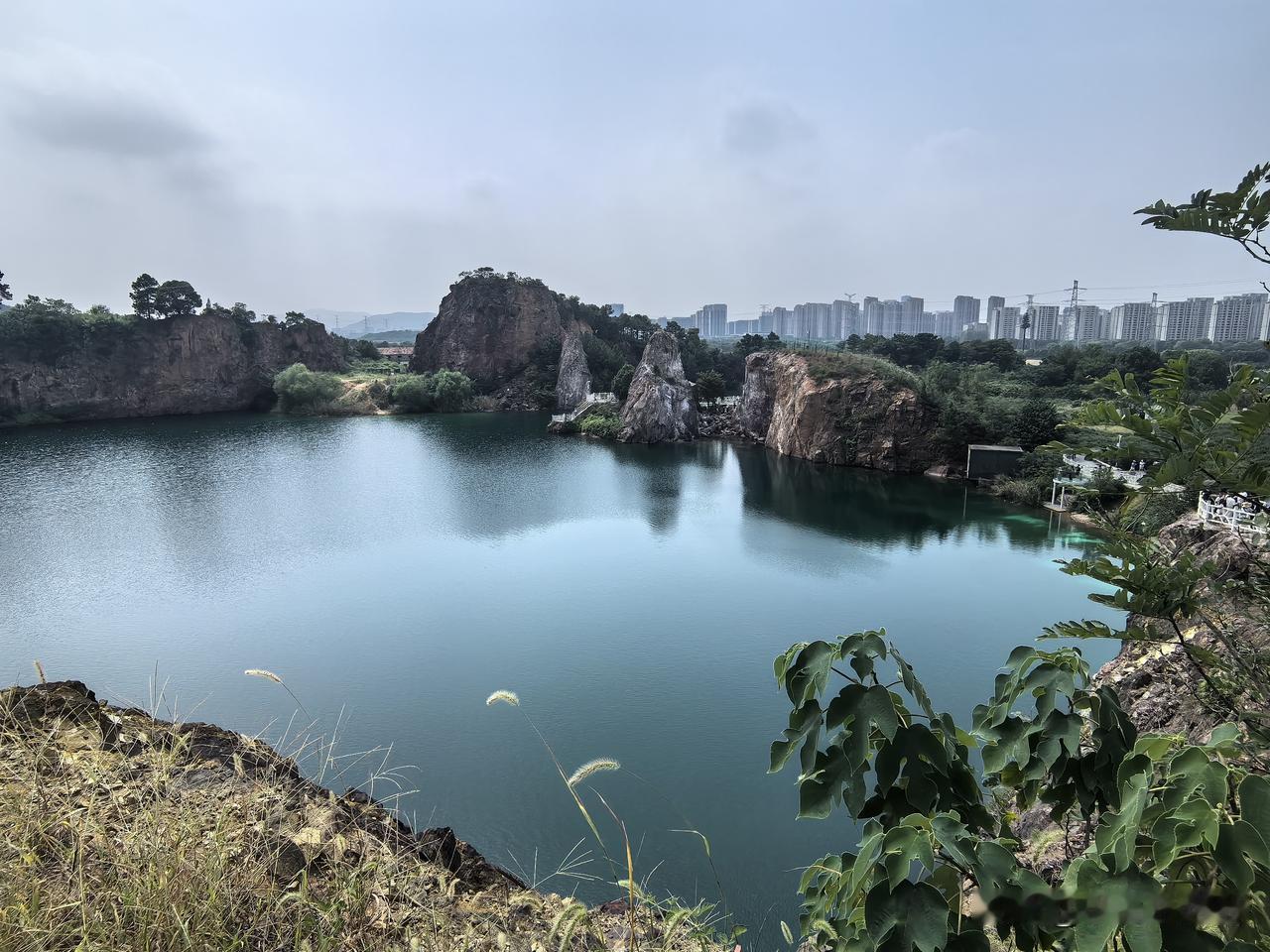 节假日苏州本地人都到这里了节假日苏州园林、观前街、平江路都挤满了外地来的游客，