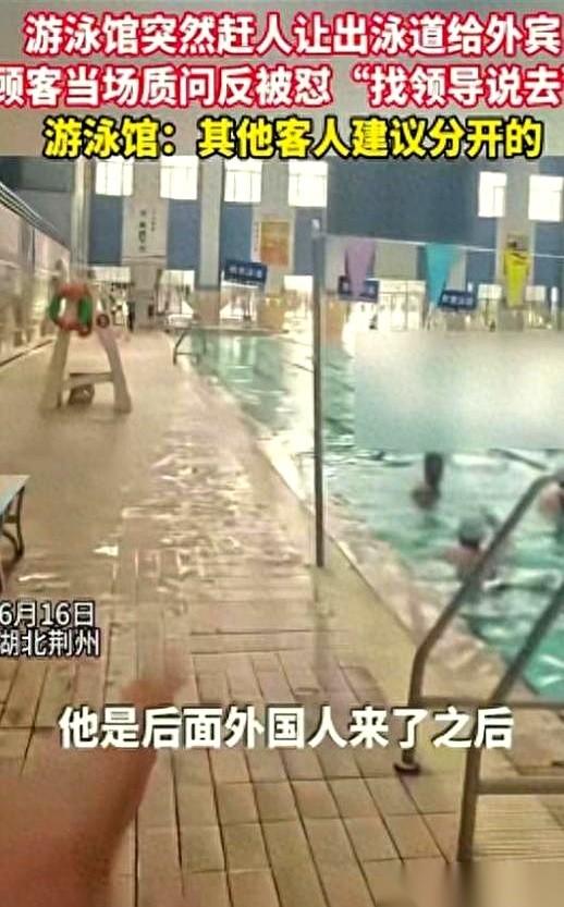 6月16日下午，荆州体育中心游泳馆里正“下饺子”。哨声突然急促响起，工作人员连挥