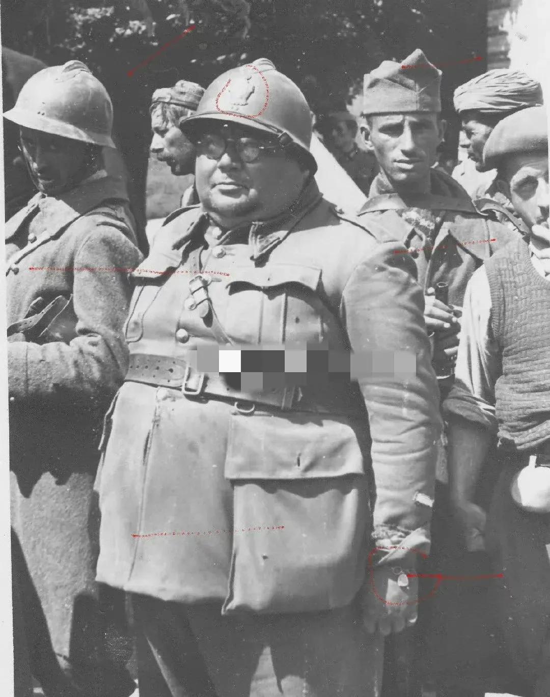 这是1940年，一名被德军俘虏的法国士兵，面对镜头我们可以看到他肥胖的身躯，这样