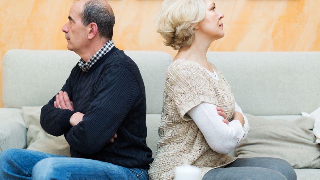 我身边认识的亲戚朋友离婚的竟高达九成，没有离婚的也岌岌可危。现在的婚姻生活怎么就