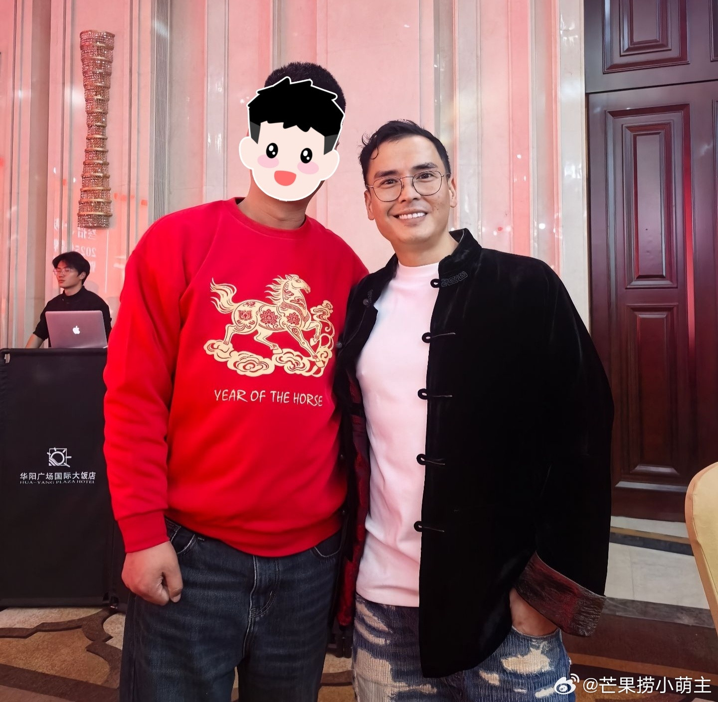 张柏芝二弟近照张柏芝二弟40岁近照张柏芝二弟近照曝光，40岁张柏文身形壮硕，看