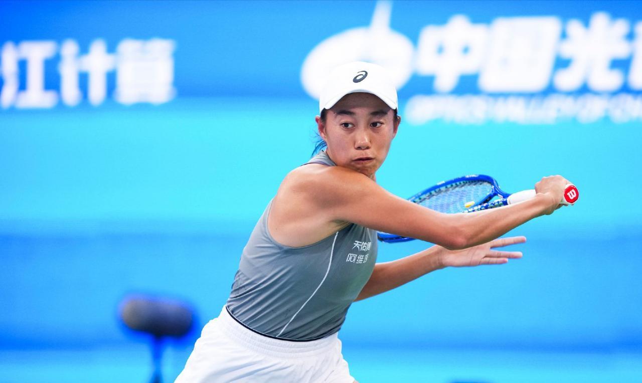 张帅真帅！张帅再胜纳瓦罗，决胜盘送隐形蛋！在WTA1000赛武汉站女单首轮比