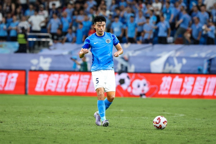 胡睿宝: 陈涛上任后训练量加大, 这么热的天气其实就是拼精气神