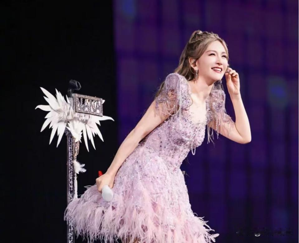 谢娜的北京演唱会取消了但岳云鹏的演唱会没有取消俩人对比一下，谢娜的名气要比岳
