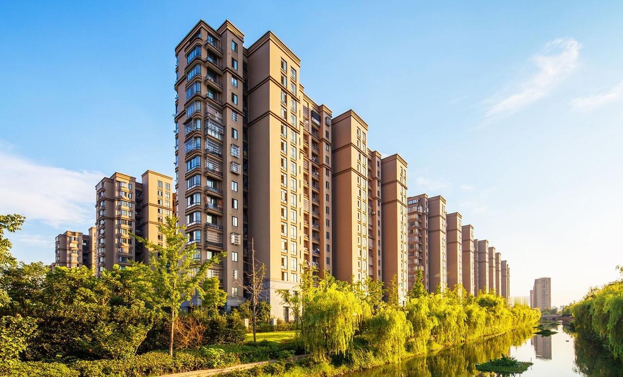 别再怪老百姓不消费了！孟晓苏直接点破真相：内需起不来，根本不是大家不想花，是