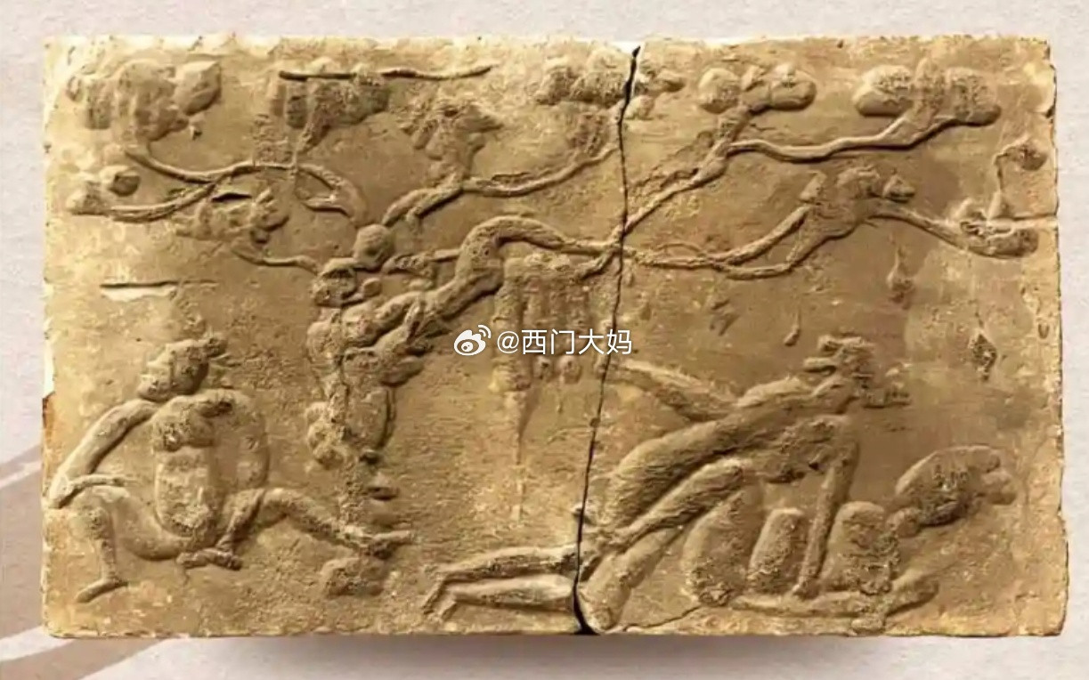 四川博物馆藏西汉石砖浮雕…最左边这大哥在干啥？我这么正经完全看不懂！