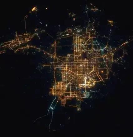 最近有个外地朋友问我西安的西北边为什么有一块很大空地没有建设，我立马就知道他说的