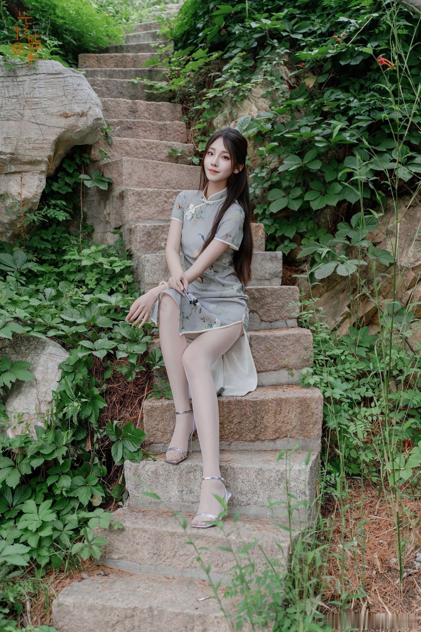 今日穿搭旗袍加身美女