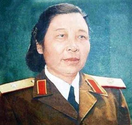 1955年，开国女将军李贞回乡探亲，遇到了打骂她的第一任丈夫古老三，当二人再相见