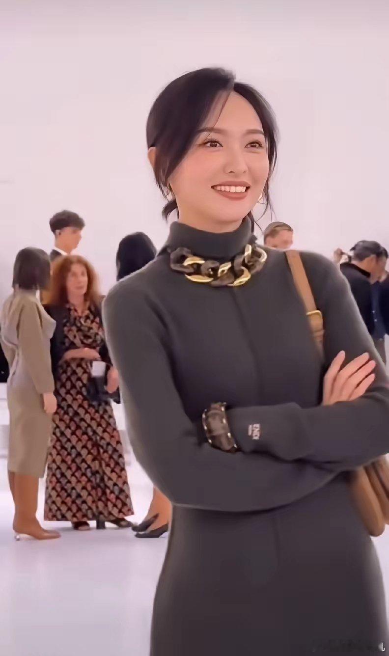 真被网友给说着了、就连胡歌都惊到了…​网传唐嫣、罗晋长期分居这事儿，一点没影响唐