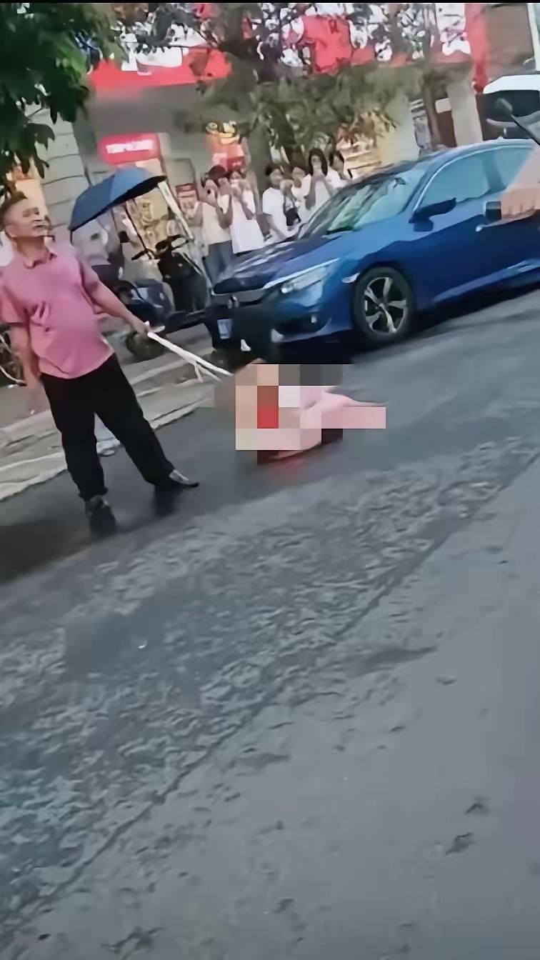 妻子趁丈夫出差的期间，多次约小男友来自家中，本以为瞒得天衣无缝，没想到丈夫却提前