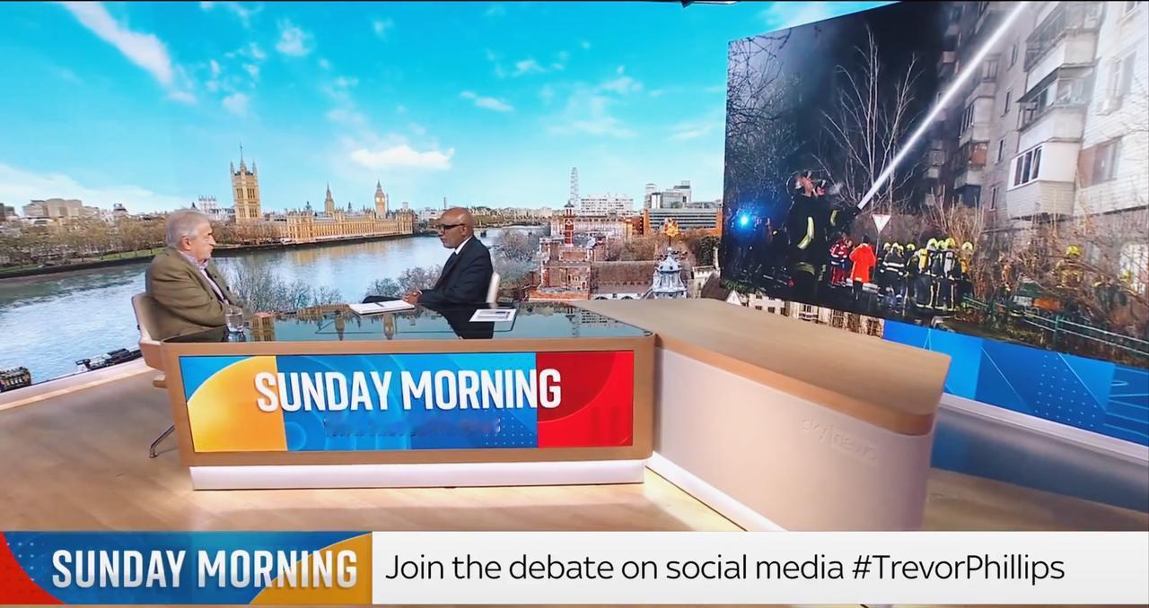 【英国军队在冲突中弹药最多只能坚持十天】。英国知名历史学家安东尼·比弗表示，