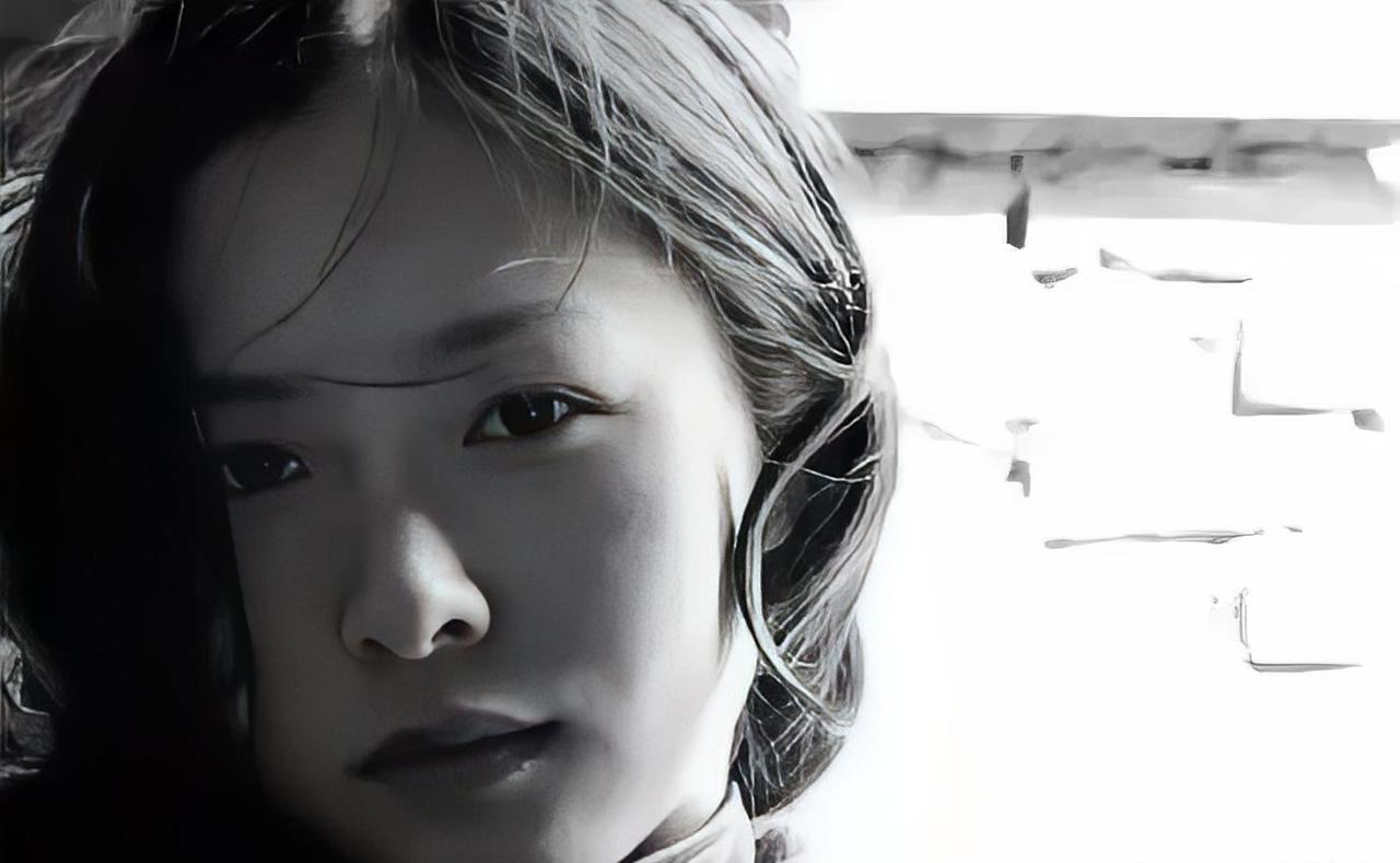 1941年，海南岛一名16岁少女被日军抓获。当鬼子要脱她裤子时，她死死抓住腰