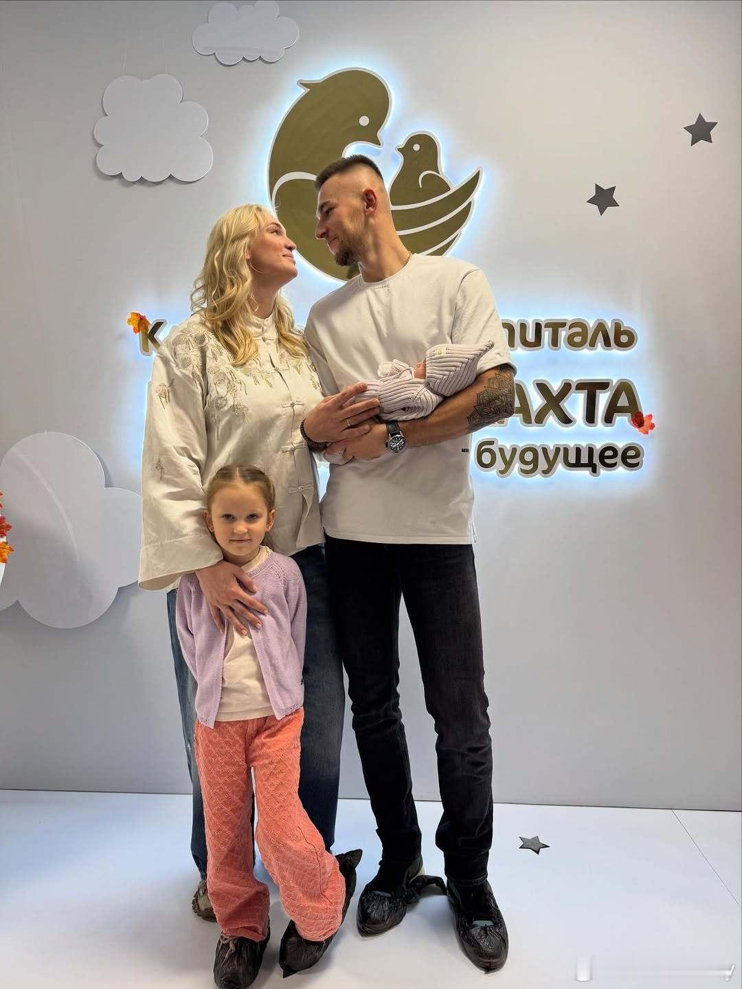 俄罗斯著名副攻雅科夫列夫二胎出生，还是一个美丽的小公主，名字叫Yvette。祝福