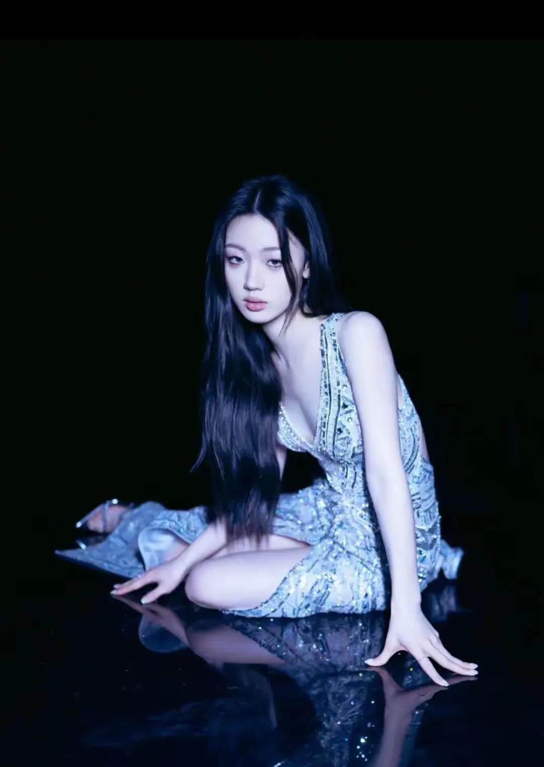 可以看出来，单依纯后边的资本，只想挣快钱，才会让她在《歌手》上碰瓷王菲。并不想好