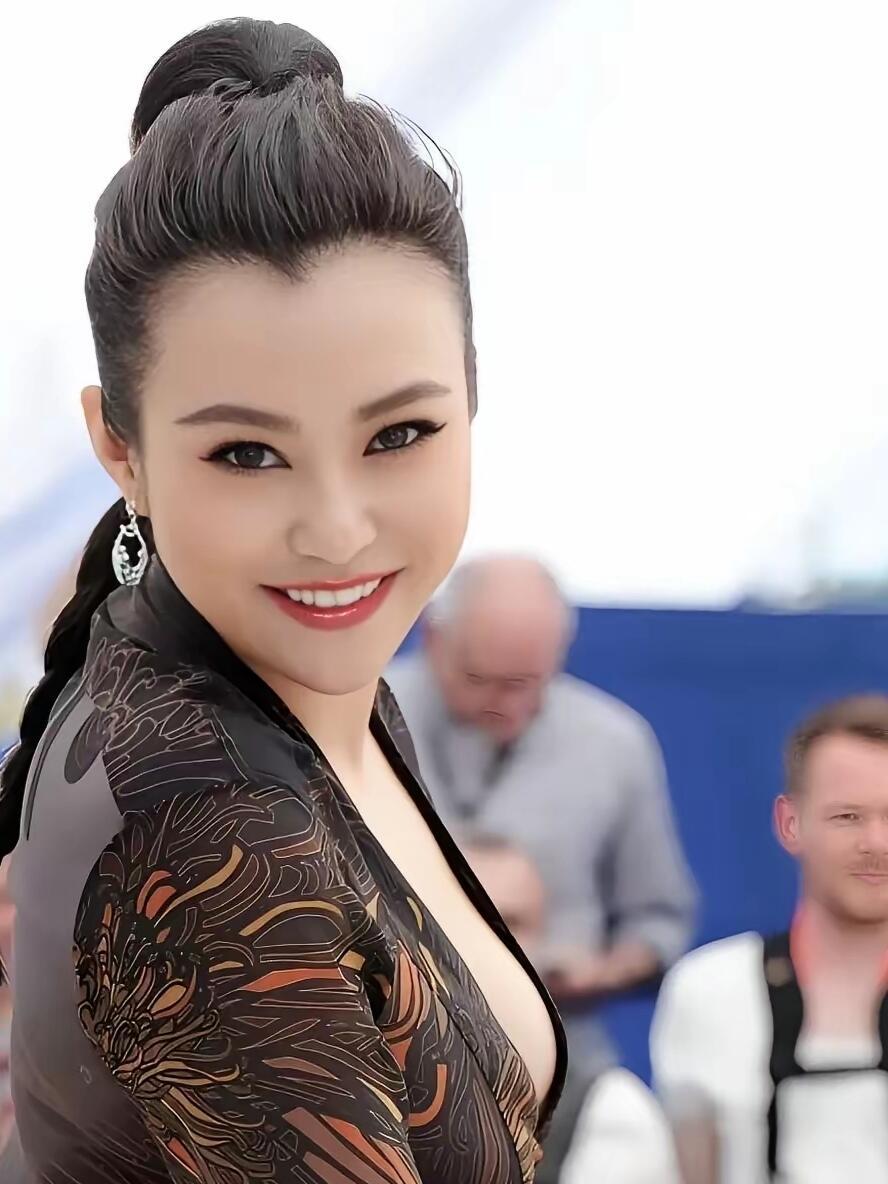 查了下郝蕾这人儿，​我发现她身上有一个毛病。​那就是作为娱乐圈这个名利场的