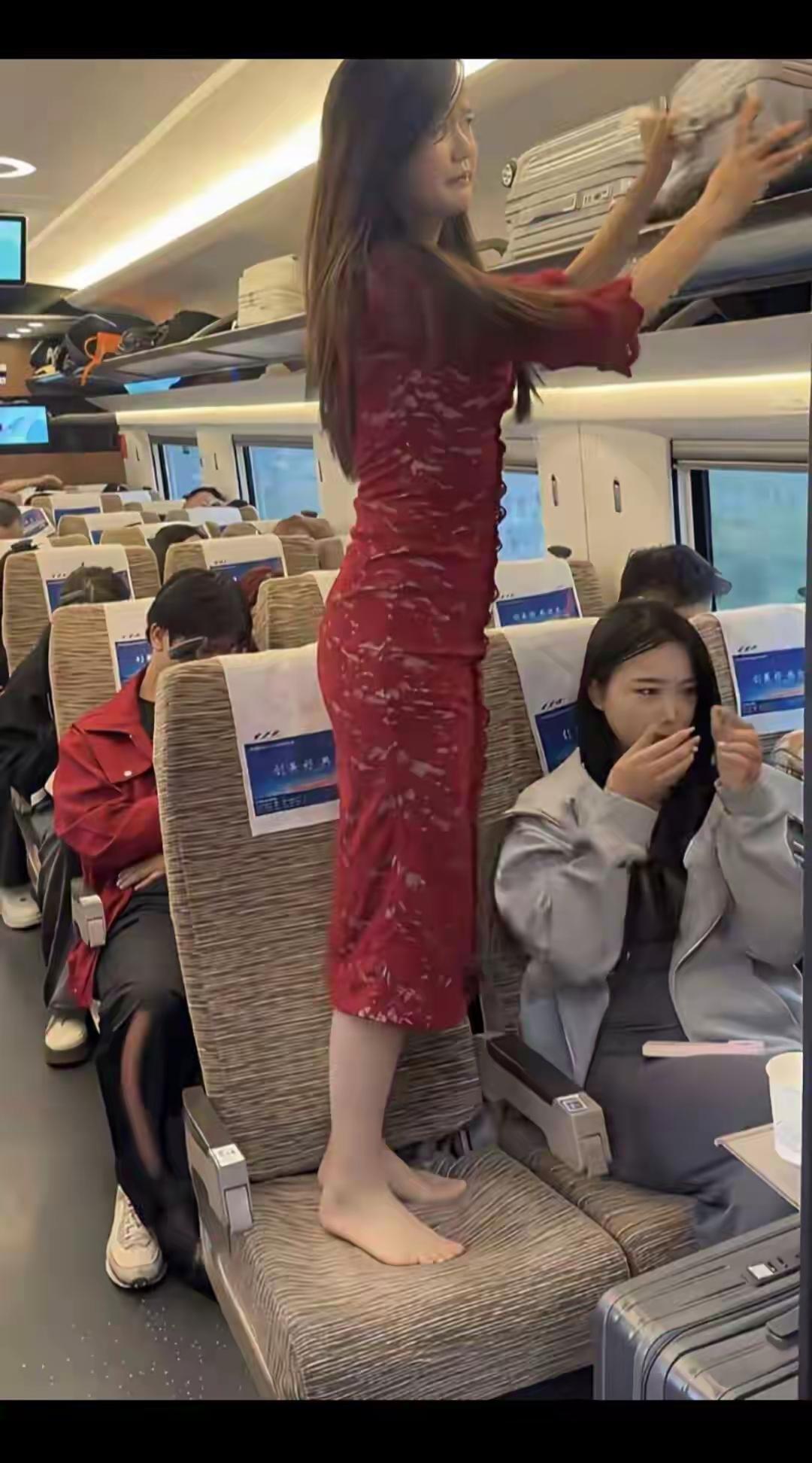 高铁上遇到这样的美女怎么办？