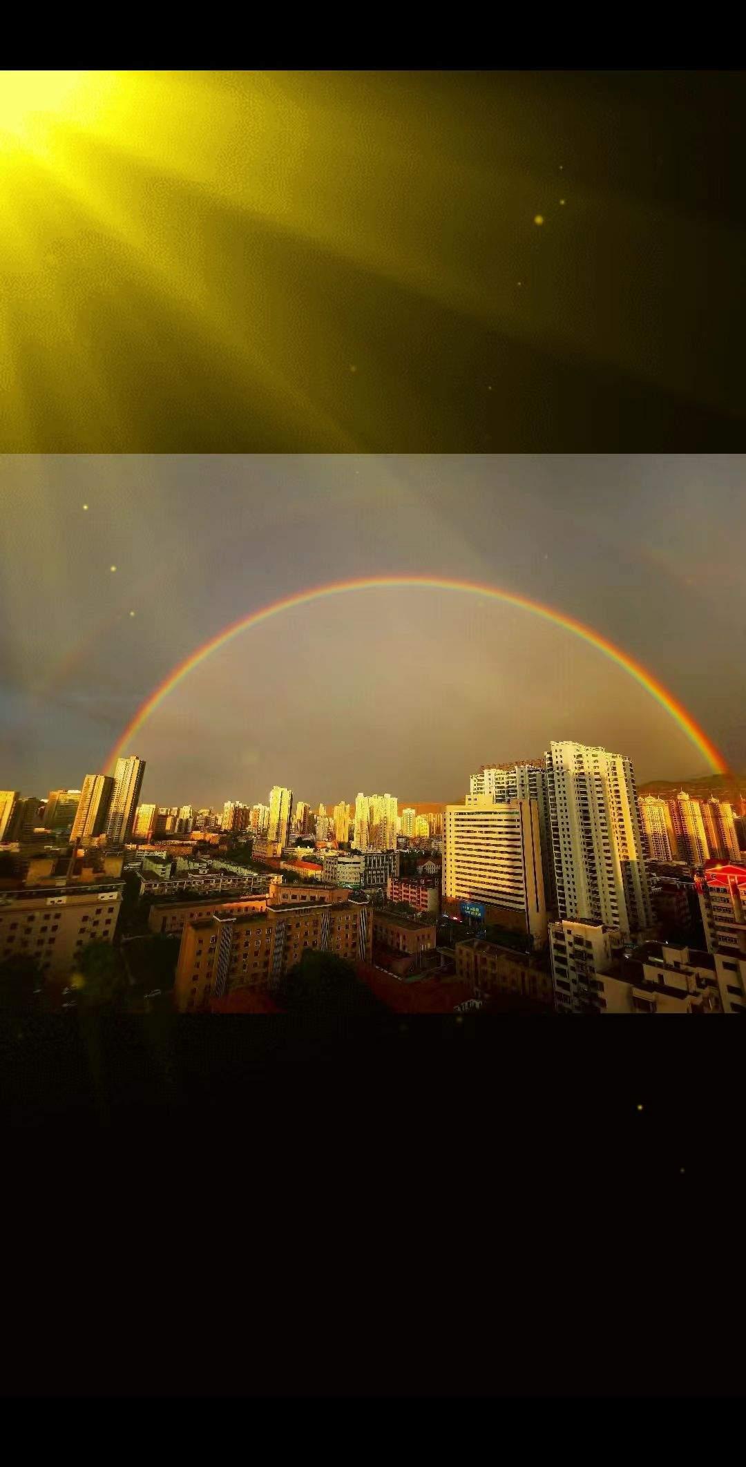 昨天的雨后双彩虹，把兰州人嗨沸腾了，也把兰州变成了童话世界。无论从哪个角度拍，都