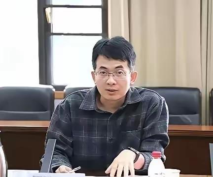 付磊去安大当副校长这事，我第一反应是：这人胆子真大。​不是夸他，是真心觉得。4