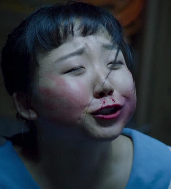 李雪琴问颖儿：“你感觉我和李嘉琦（辣目洋子），谁更外向一些？”颖儿略加思索回答