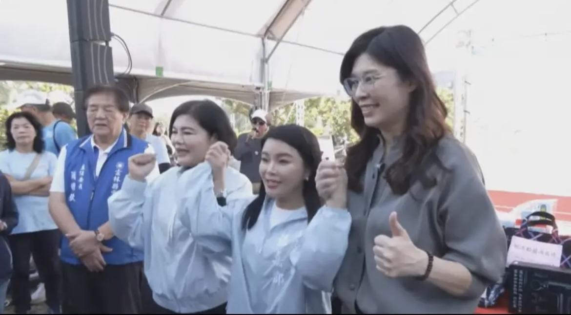 郑丽文刚当选国民党主席就回云林老家，这波操作也太会了吧！说是出席健走活动、探访亲
