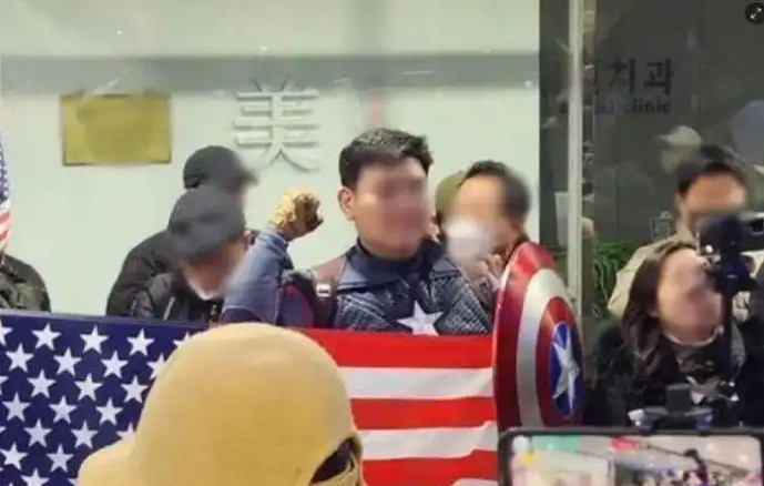 韩国恐袭我使馆，判刑太轻惹众怒真是活久见！韩国一个疯子，