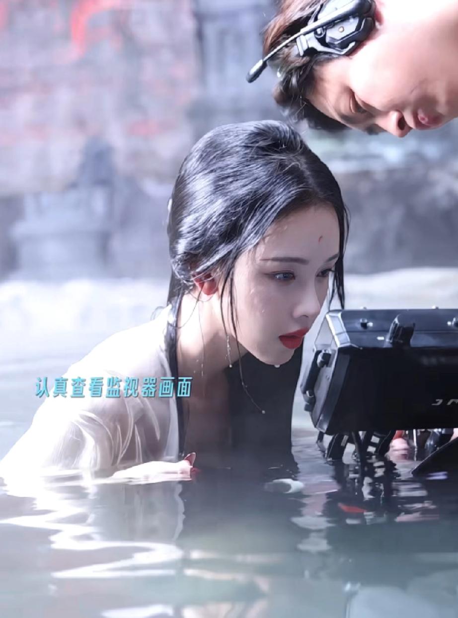 郭敬明拍的陈都灵好美，堪比影楼感觉他不拍戏的话，开个摄影馆生意会不错，妆造和