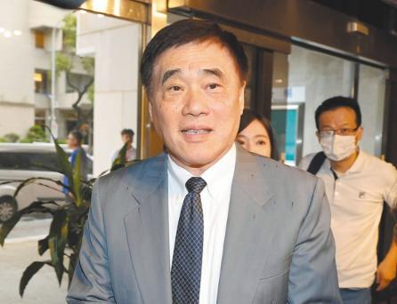 我们举行盛大的仪式纪念抗战胜利，没想到国民党前副主席郝龙斌却不舒服了！他说他父