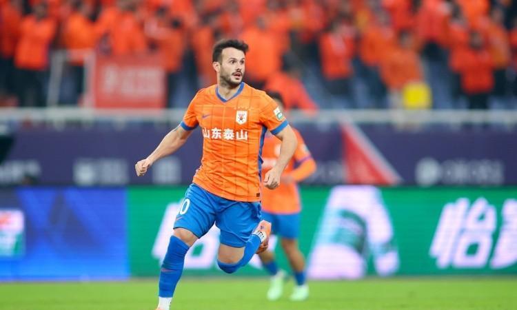 恭喜山东泰山，队内金靴瓦科大概率留队，换掉外援中卫路易斯，加上补充伊木兰邓新鲜血