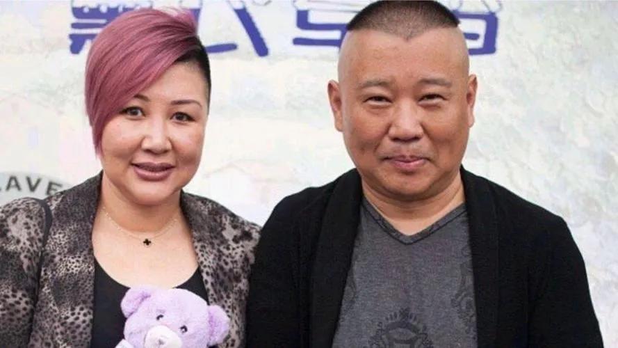 企查查数据显示，北京德云社文化传播有限公司股权结构中，郭德纲妻子王惠持股99%，