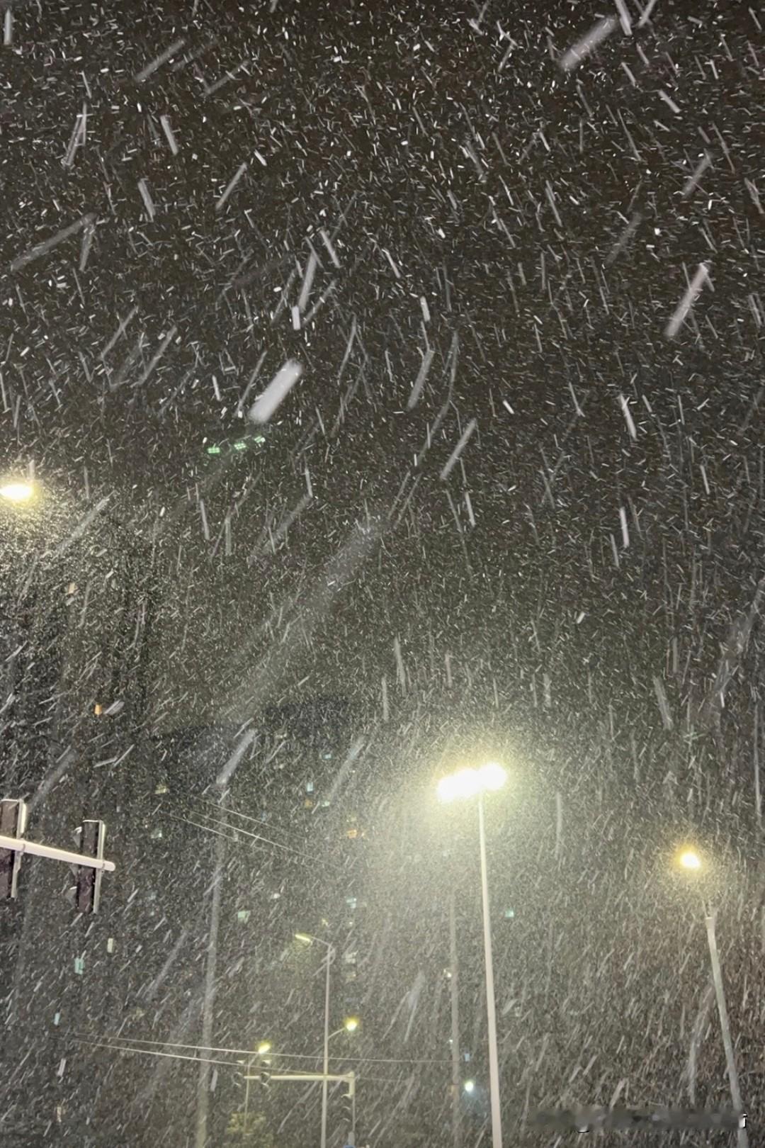 原创摄影作品分享热爱生活的人，总想着留住每一刻美好。见过的风景，掠过的晚风，沿途