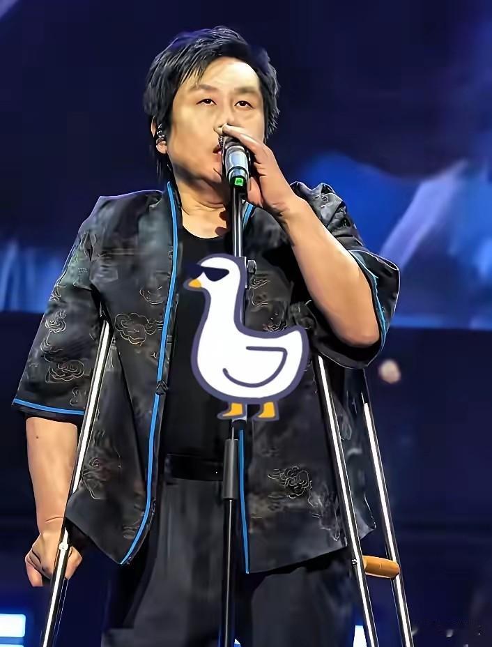 都“连滚带爬”了？为什么还要过来开演唱会？郑智化，一个在大陆捞着钱，又抹黑大陆