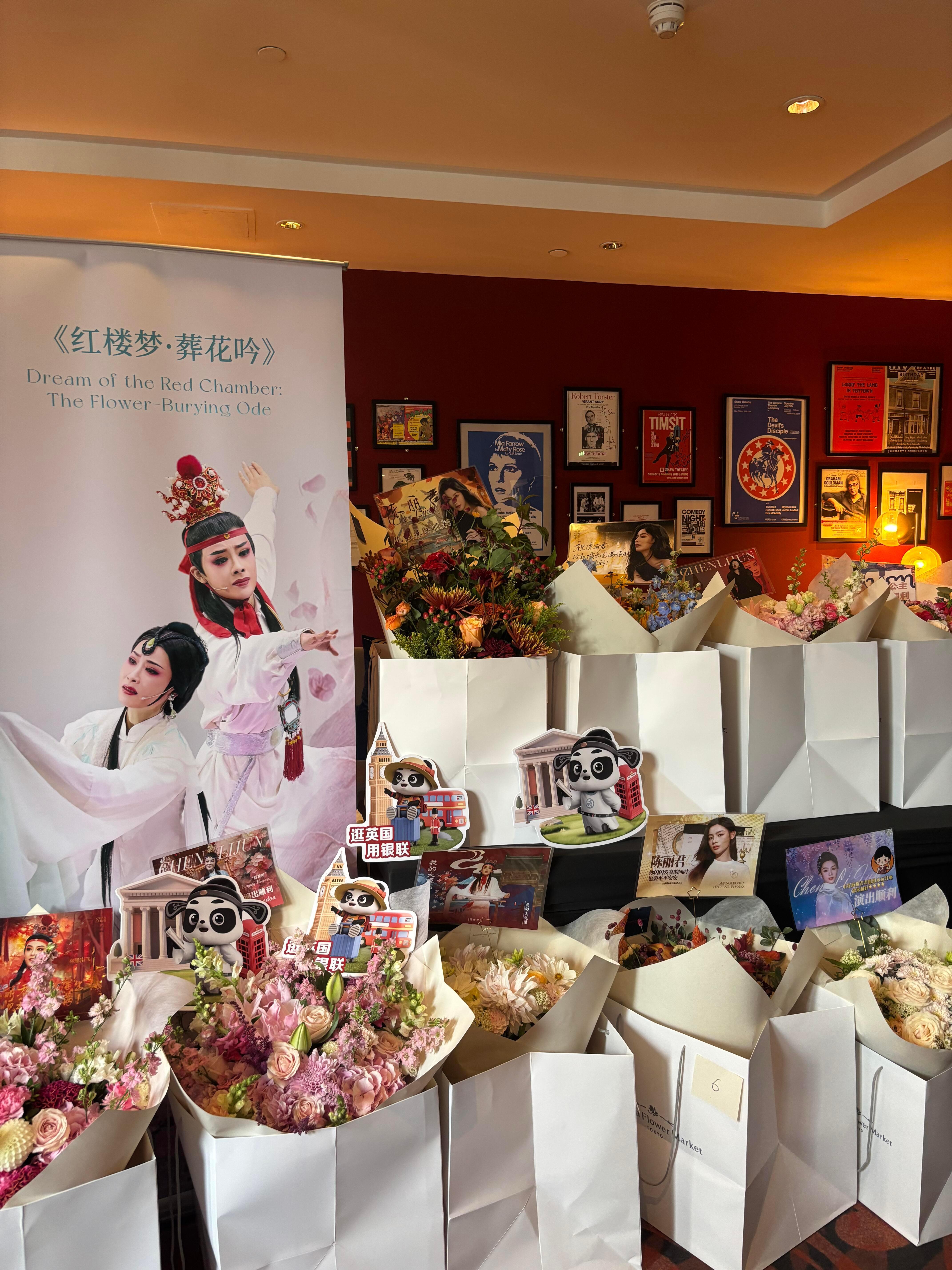 网友伦敦观看陈丽君《葬花吟》演出，太俊了🤩​​​
