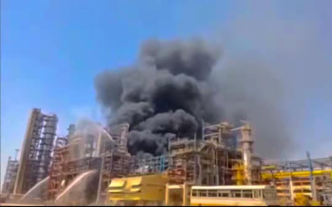 印度拉贾斯坦邦的一家炼油厂发生火灾，本来定的是今天由莫迪主持落成典礼，距离典礼不