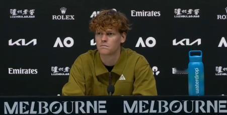 辛纳谈及穆塞蒂在澳网对阵德约科维奇时的退赛：“洛伦佐真是不幸。从另一方面来说，