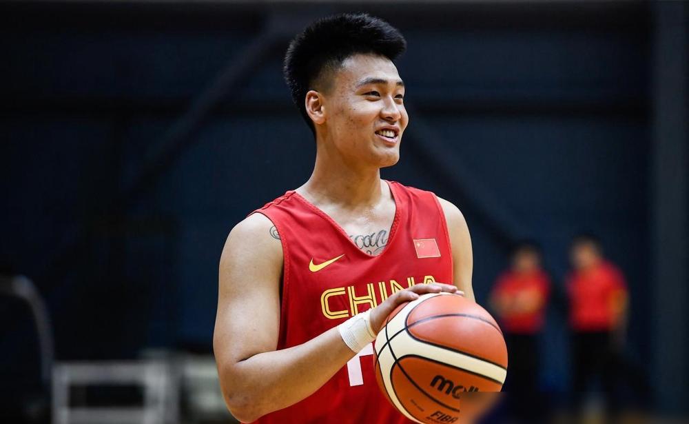 世预赛打日本，召不召王俊杰、杨瀚森？我的建议是，不招！76比80，这比分