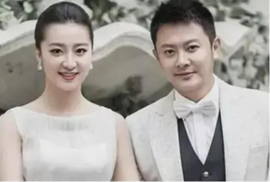 2014年，印小天向哈琳娜求了婚，哈琳娜说：“我是硕士学历，家族企业，愿意拿10