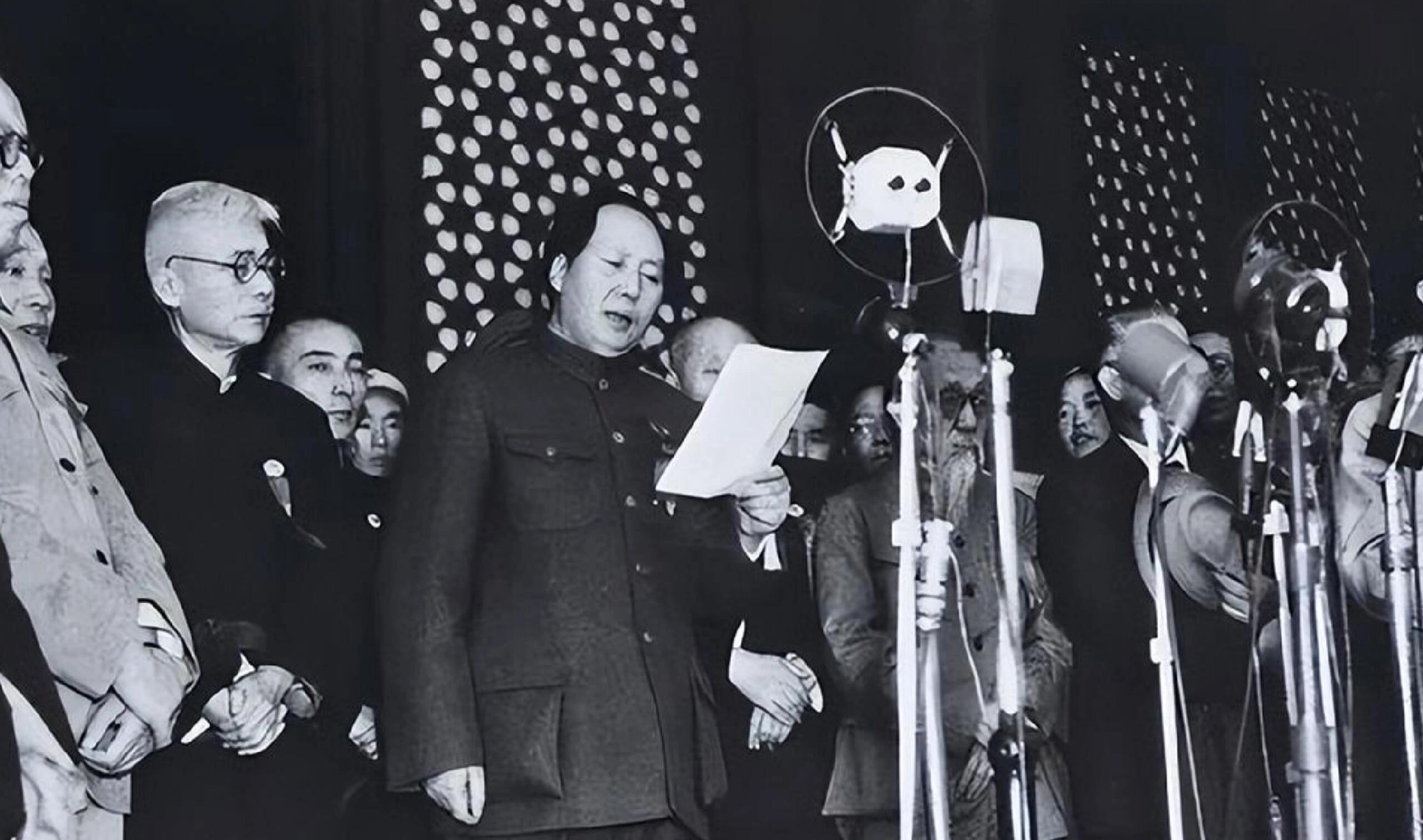 蒋介石取消轰炸开国大典计划的背后原因1949年10月1日，新中国开国大典即将在北