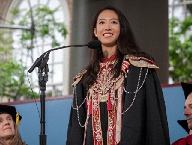 美国不要的，中国也坚决不要！美国哈佛大学毕业典礼上，中国留学生蒋雨融曾代表毕业生