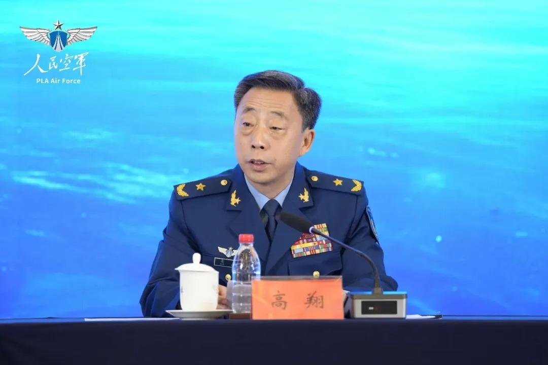 中国空军这次来真的！珠海航展甩出王炸装备！美国还坐得住吗？坐不住了！距离去年九三