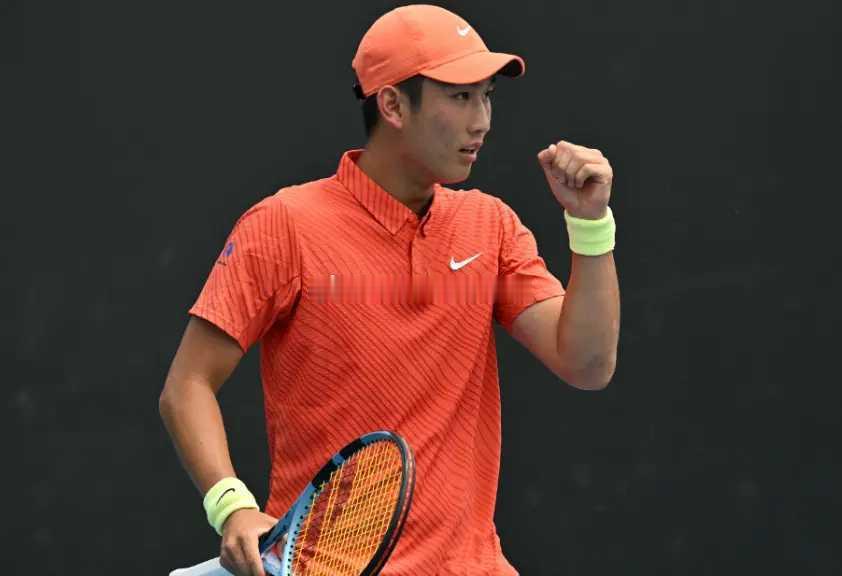 澳网大惊喜！商竣程3-1爆冷淘汰前世界第9阿古特第四盘6-0商竣程总分3比1爆